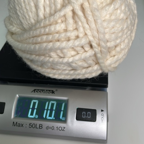 Lion Brand Wool-Ease Solid Fisherman Cream Ivory - Picture 6 of 7